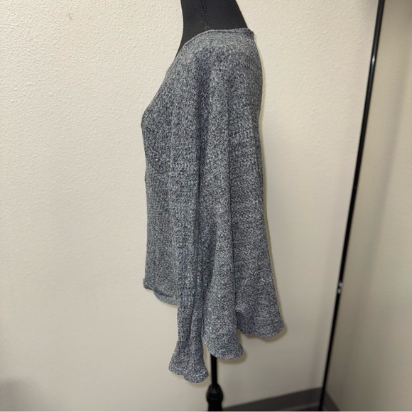 Cherish Gray Textured knit Swing Top. Women's Large - Picture 2 of 6